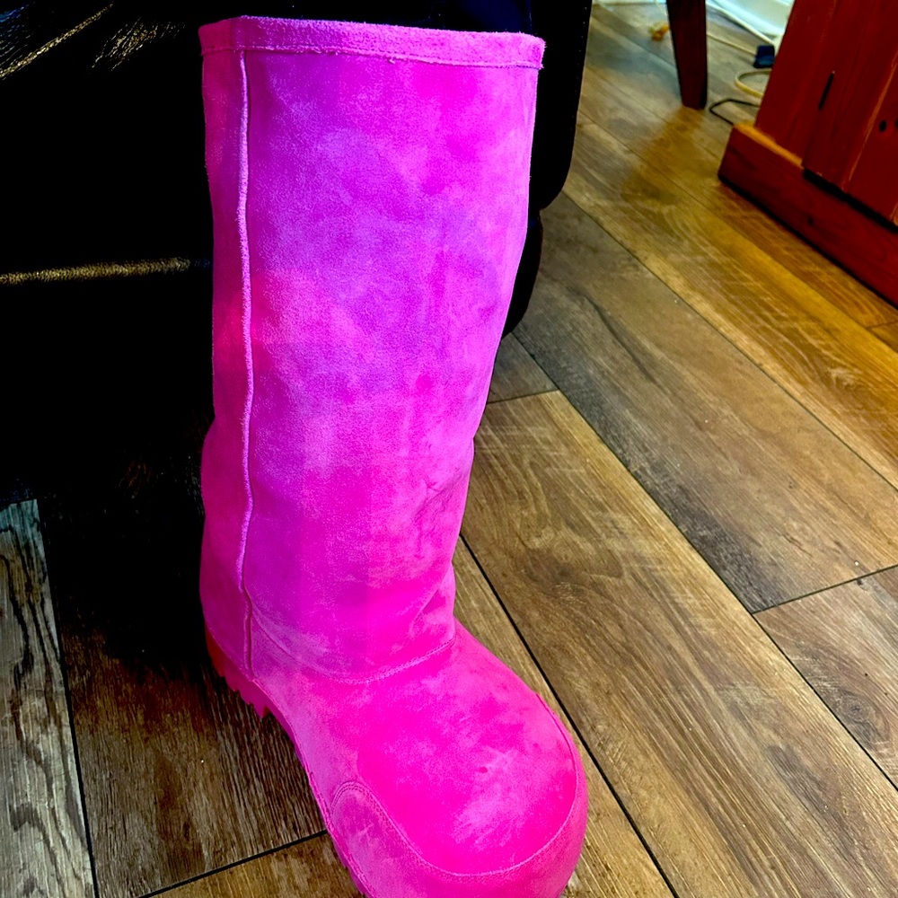 PINK ALASKA FUR' OVERSIZED HIGH BOOTS - Picture 1 of 3